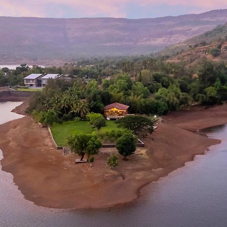 Stayvista At Three Shores With Lake View & Alfresco Dining Khamshet Kültér fotó