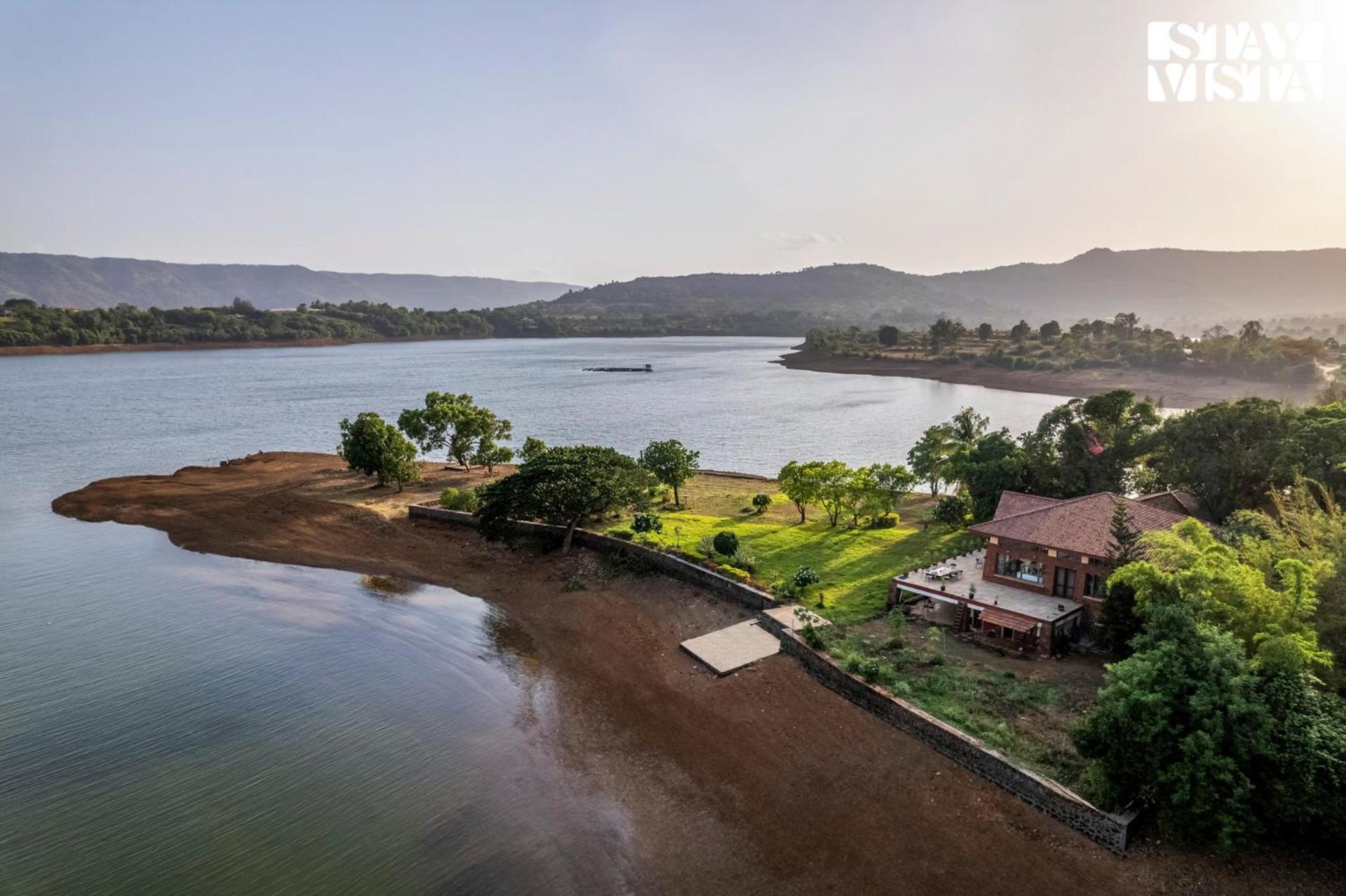 Stayvista At Three Shores With Lake View & Alfresco Dining Khamshet Kültér fotó